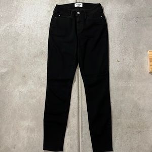 Black High Rise Skinny Levi black jeans